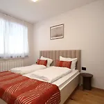 A6 Апартаменты *